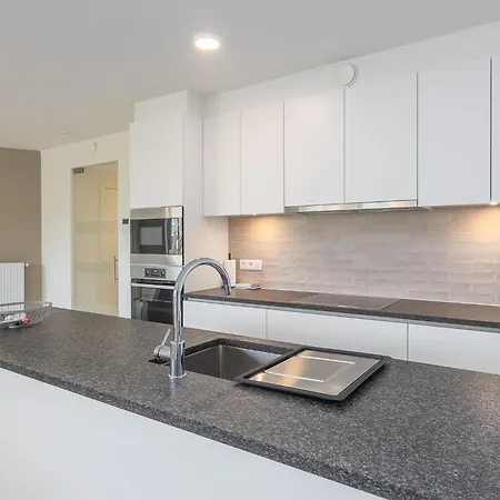 Corner In The Center With 3 Bedrooms 아파트