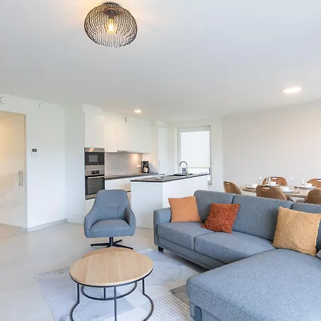 Corner In The Center With 3 Bedrooms *