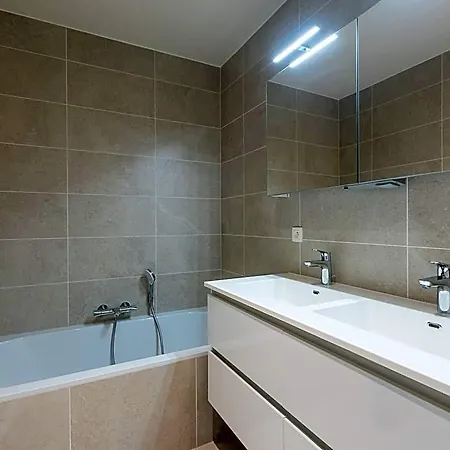 Corner In The Center With 3 Bedrooms *